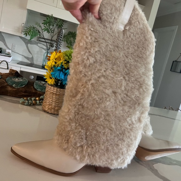 Brand new never worn faux fur foldover boot pointed toe, stacked block heel - Picture 9 of 12